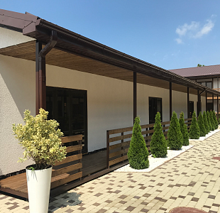 Одно из зданий гостиничного комплекса в Анапе. Внешний вид